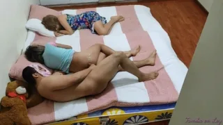 หนังโป๊ฟรี หลานตัวดีเรียกไม่ยอมตื่น เจอลุงหื่นปลุกด้วยควย